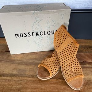 Musse and Cloud suede sandals